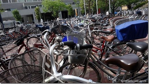 El impresionante estacionamiento subterráneo de bicicletas en Japón 01