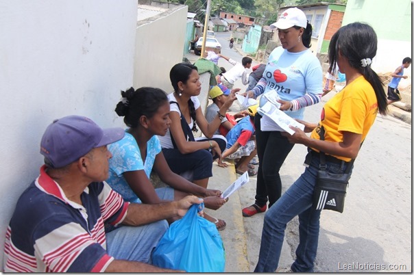 Entrega de Tripticos 1