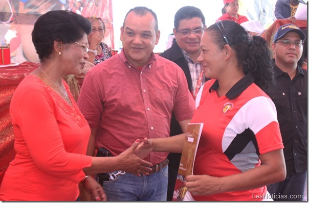 Entrega de créditos IMUVI, títulos de tierra y clausula 48 (4)