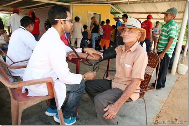 GOBERNACIÓN BENEFICIA A CENTENAR DE PERSONAS 2