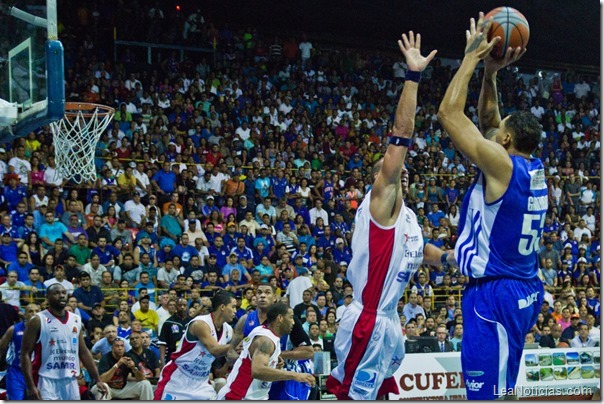 Marinos_anzoategui_basquet_final_cocodrilos_2013_ (1)