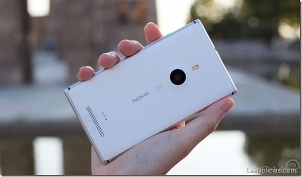 Nokia-Lumia-925-Trasera-800x466