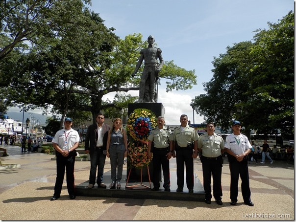 Ofrenda Floral ante el Busto del Libertador Simon Bolívar