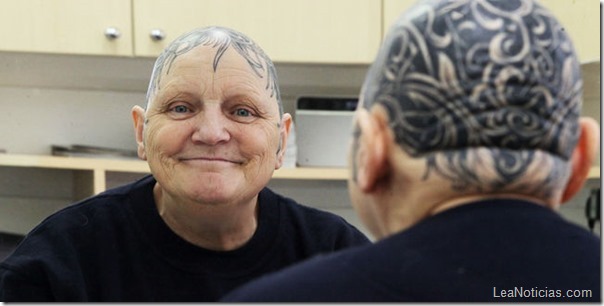 anciana-tatuaje-cabeza-calva-alopecia-curiosidades_MUJIMA20130701_0025_6