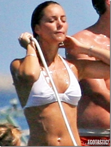 kate-middleton-white-bikini-435x580