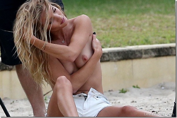 rosie-huntington-whiteley-topless-on-a-shoot-in-australia-01-900x675