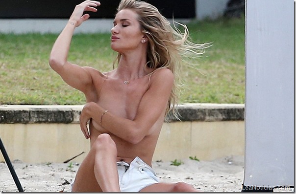 rosie-huntington-whiteley-topless-on-a-shoot-in-australia-06-900x675