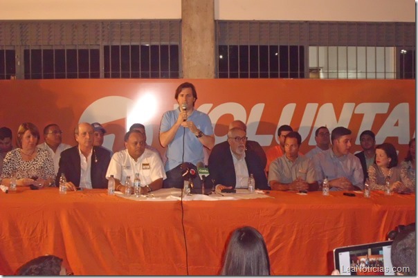 010813 Asamblea de ciudadanos Aveledo y Muchacho1