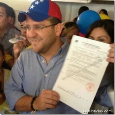 Gustavo_Marcano_inscribe_candidatura_lecheria_unidad_ (1)