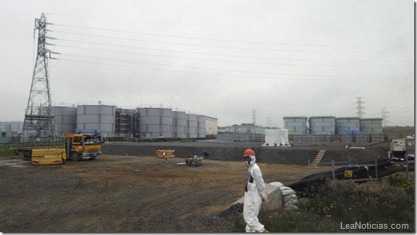 Planta-camina-tanques-Fukushima-AP_CLAIMA20130820_0080_14