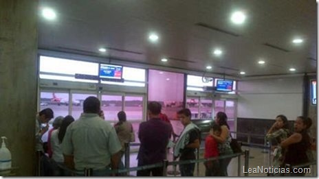 Puerta-Aeropuerto-Bolivar-Cortesia-SVMI_NACIMA20130807_0006_6