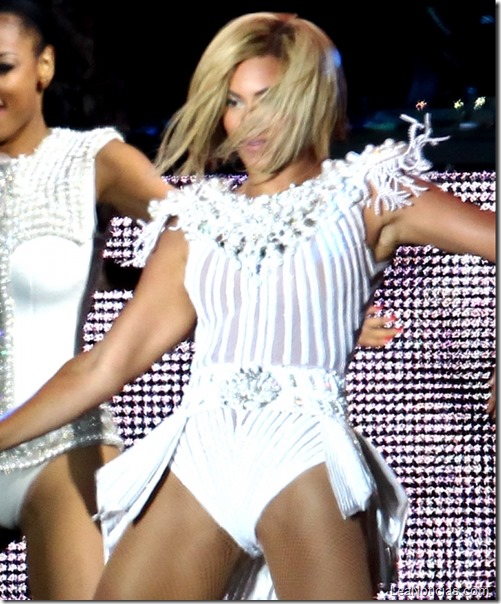 beyonce-sexy-performance-at-v-festival-in-england-6