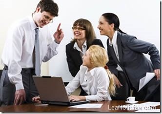 oficina-equipo-junta-reunion-platica-companeros-de-trabajo-gente-ejecutivos-problema