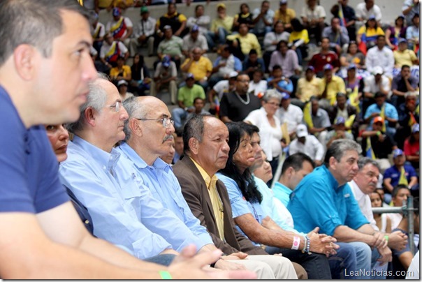 Capriles_parque-Miranda_Quenadatedetenga_Alcaldes_Concejales_8-de-diciembre_ (14)