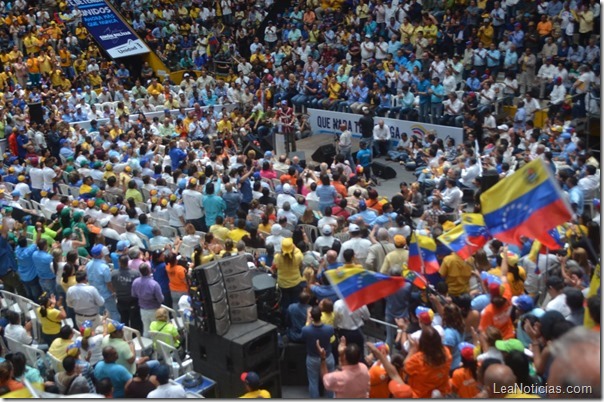 Capriles_parque-Miranda_Quenadatedetenga_Alcaldes_Concejales_8-de-diciembre_ (20)