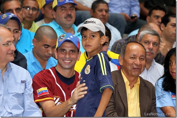 Capriles_parque-Miranda_Quenadatedetenga_Alcaldes_Concejales_8-de-diciembre_ (8)