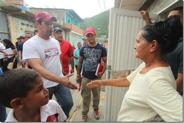 Jhonnathan Marín visita casa por casa en Chorrerón _ (2)