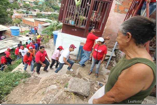 Jhonnathan Marín visita casa por casa en Chorrerón _ (3)