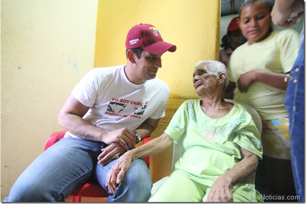 Jhonnathan Marín visita casa por casa en Chorrerón _ (4)