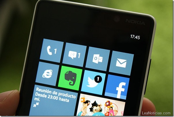 Lumia-820-pantalla-detalle-960x623
