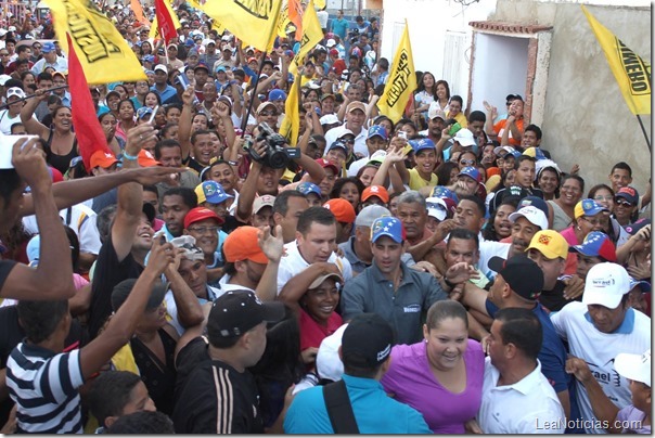 Capriles_Guanta_Isrrael_Caraballo_18_octubre_2013_municipales_ (4)
