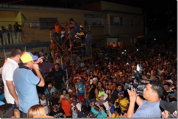 Capriles_Puerto_La_Cruz_Marcos_Figueroa_18_octubre_2013_municipales_ (2)