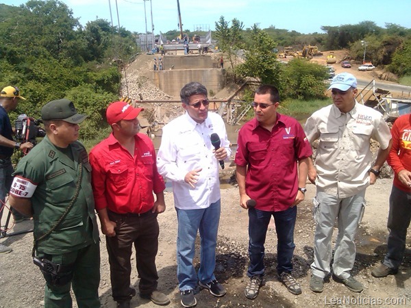 GOBIERNO DE EFICIENCIA EN LA CALLE VICE PRESIDENTE JORGE ARREAZA INSPECCION PUENTE BOCA DE UCHIRE 6