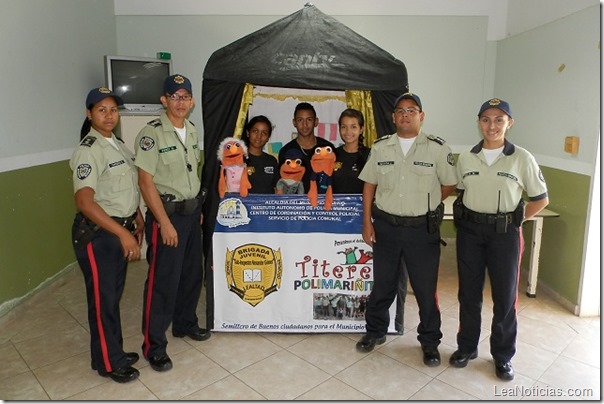 Policia Comunal inició programa de títeres (2)