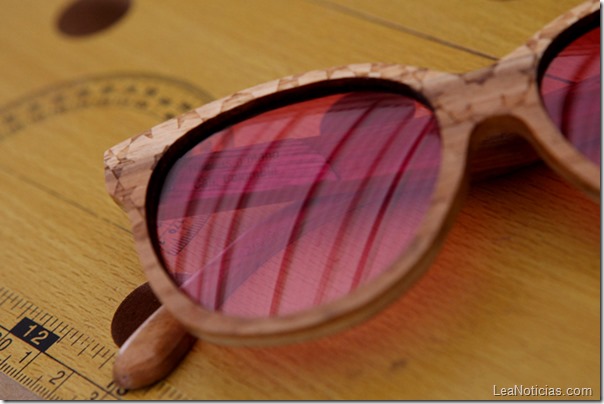 lentes de madera rosados