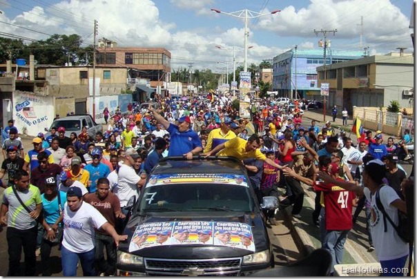 02.11.2013_18_Capriles selló triunfo de José Brito en El Tigre (100)