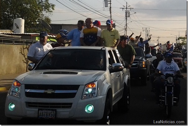 Julio Capriles caravana