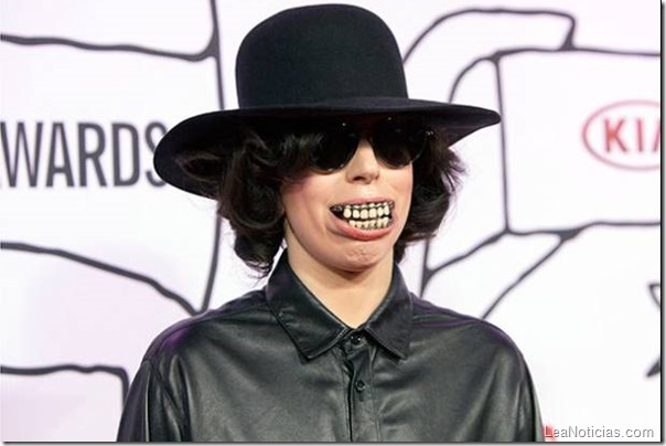 Ledy Gaga mostró sus dientes