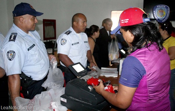 FOTO 2- Los funcionarios policiales se beneficiaron con la jornada