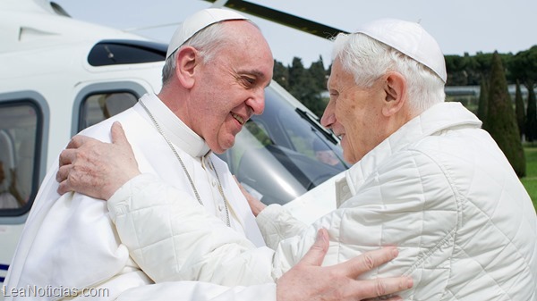 TOPSHOTS 2013-ITALY-VATICAN-POPE-FRANCIS-BENEDICT XVI