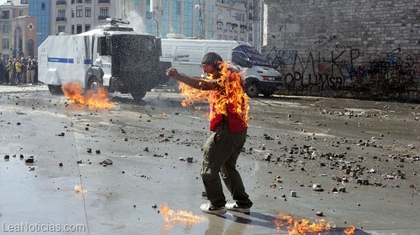 TOPSHOTS 2013-TURKEY-POLITICS-UNREST