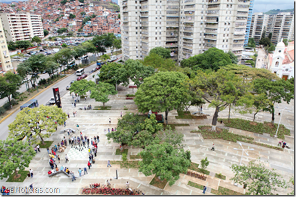 Plaza-Bolívar-El-Valle2_EC