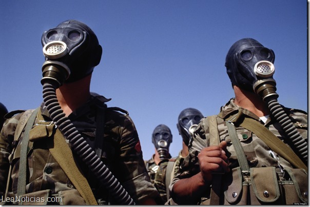 SAUDI ARABIA - MARCH 1990:
Syrian troops photographed during a gas mask training exercise during the run up to the first Gulf War.
(Photo by Tom Stoddart/Getty Images)
 