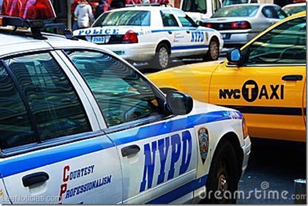 taxi-de-nueva-york-y-coches-policía-de-nypd-8937914