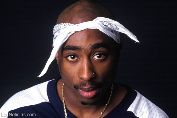 ATLANTA - MAY 5:  Tupac Shakur poses for a portrait at his home in Atlanta on May 5, 1993.  (Photo by Chi Modu/diverseimages/Getty Images) *** Local Caption *** Tupac Shakur