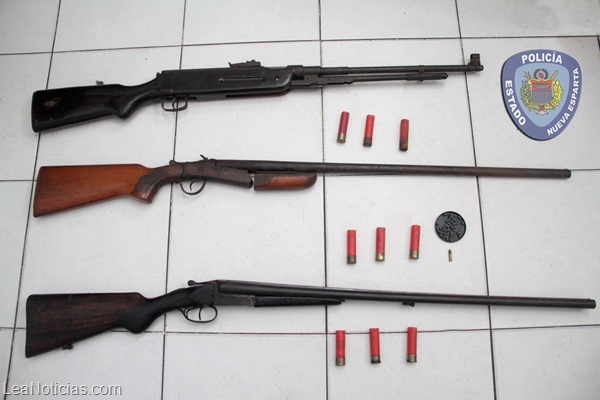 FOTO 2- Armas incautadas por la policía estadal en Juangriego