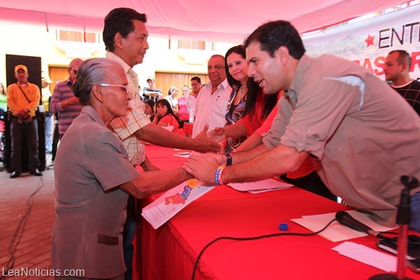 Fotos entrega de Titularidad de Tierras