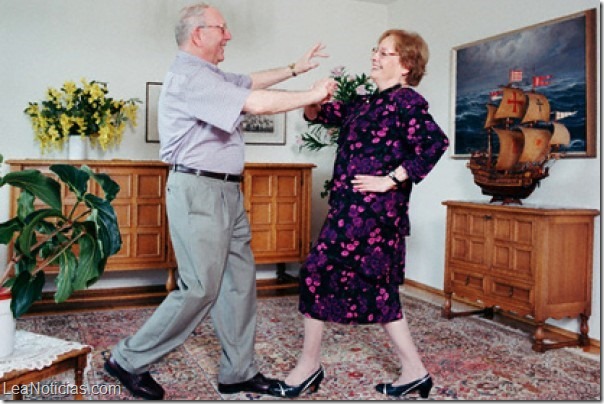 slide-ancianos-bailar