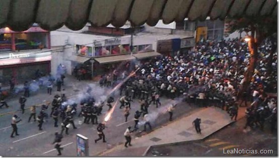 A - Plaza Altamira fotos subidas por twitteros venezuela 15 de febrero_02