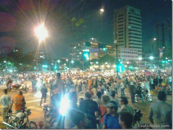 A - Plaza Altamira fotos subidas por twitteros venezuela 15 de febrero_05
