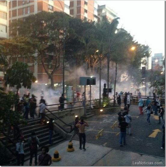 A - Plaza Altamira fotos subidas por twitteros venezuela 15 de febrero_07