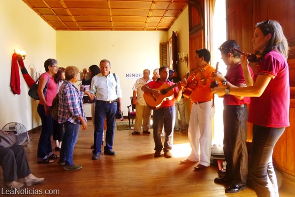 Comité Musical de la Zona Educativa brindó alegres melodías durante la exposición