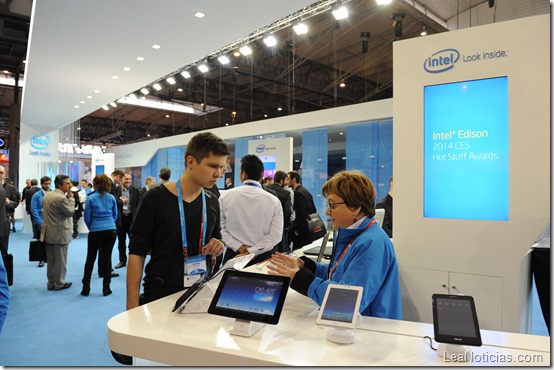 Overall photo of Intel Booth at Mobile World Congress 2014. (Photo by Intel, Bob Riha, jr.)