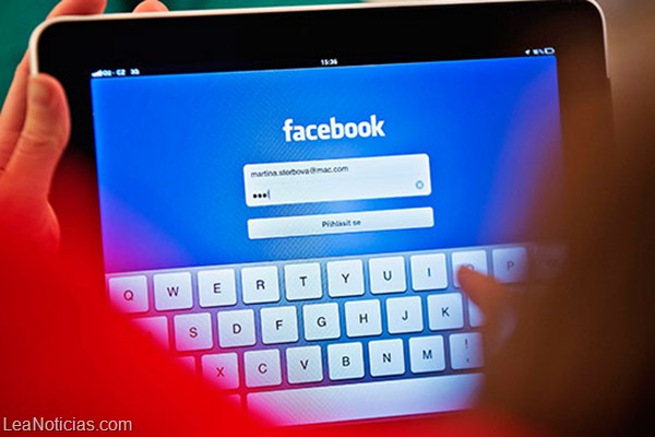 Facebook, internet, social network, screen, tablet iPad
