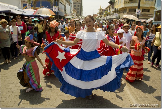 Desfile Carnaval Barcelona Anzoategui 2014_ (17)