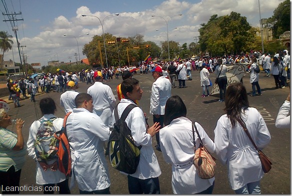 Estudiante toman las calle en el dia del medico CdBolivar